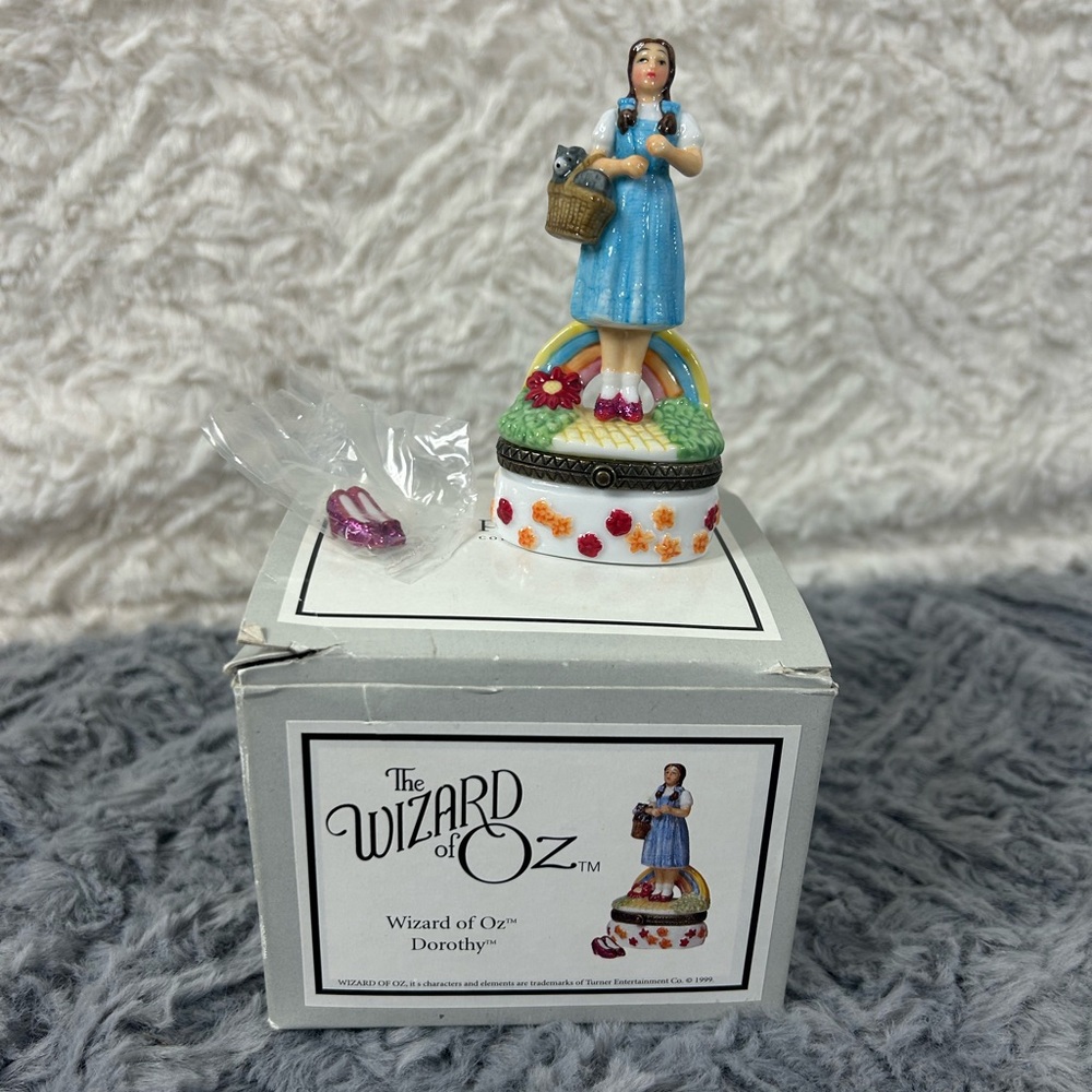 1998 The Wizard of Oz Dorothy Toto Porcelain Trinket Box with Red Heels  NEW